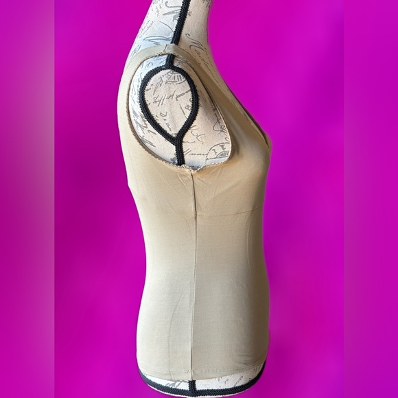 Zara Woman V-Neck Sleeveless Top, Nylon 83%/Spandex 17% (M) Like New, never worn - Picture 4 of 6